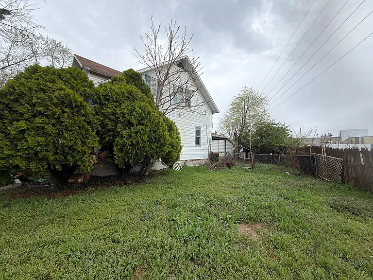 805 S Hickory St — Photo 2