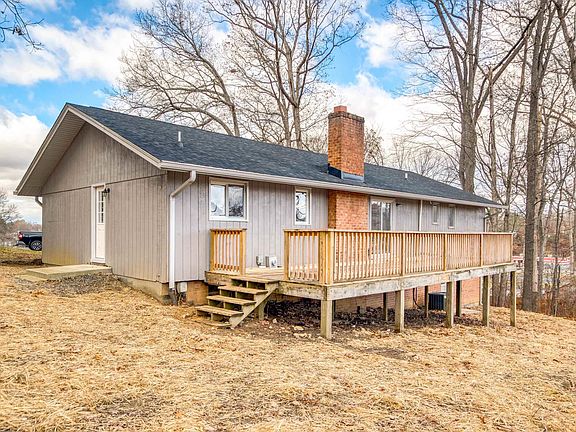 5th image of 1090 Thorn Cir
