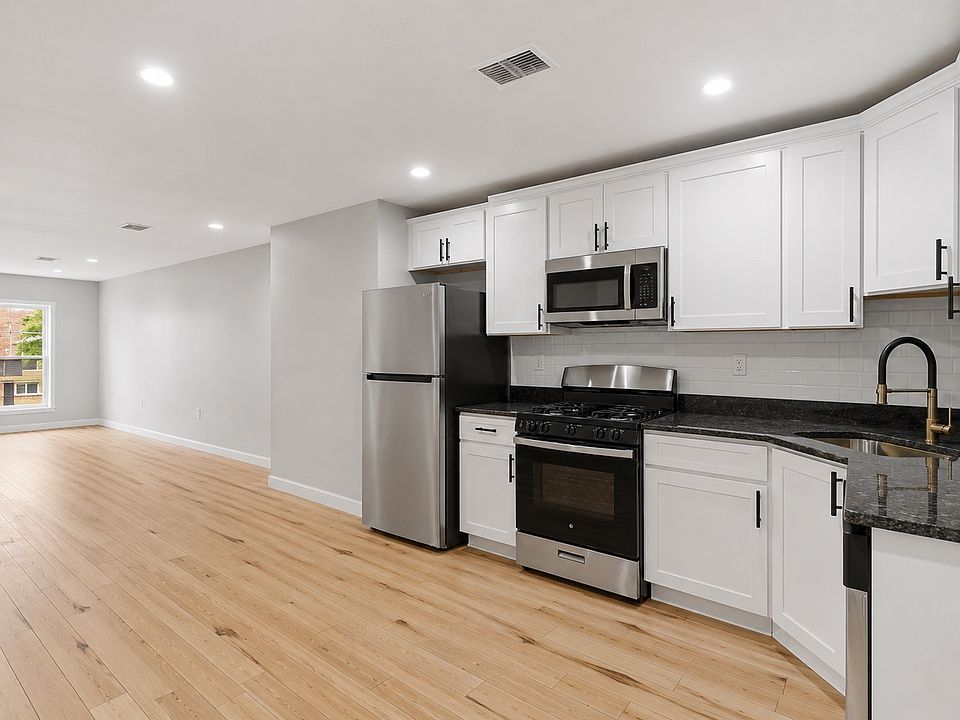 1st image of 2427 Ashland Ave