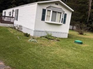 20 Blue Jay Ln, Hyde Park, NY 12538