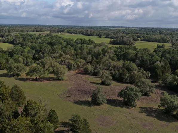7 Baranowski Rd, Brenham, TX 77833