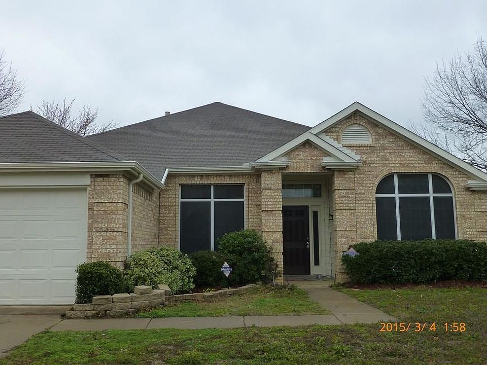 1st image of 318 White Oak Dr