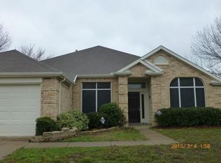 318 White Oak Dr, Lake Dallas, TX 75065
