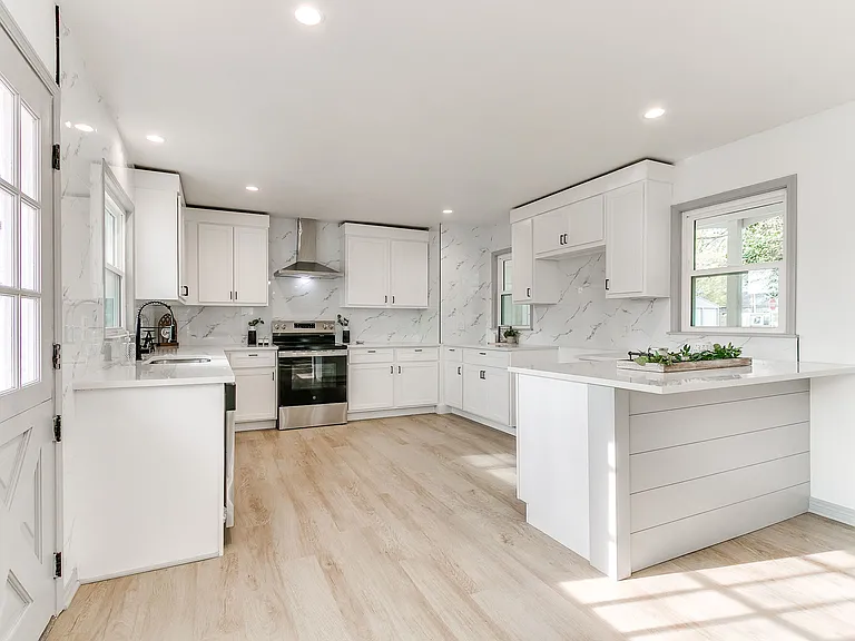 1805 N Philadelphia Ave — Photo 2