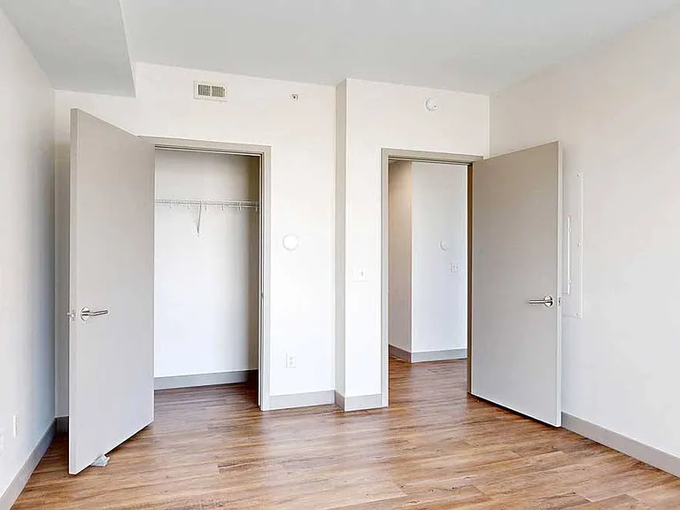 Midtown Crossing Apartments — Photo 94