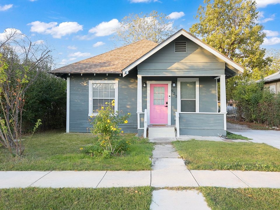 1st image of 923 W Rosewood Ave