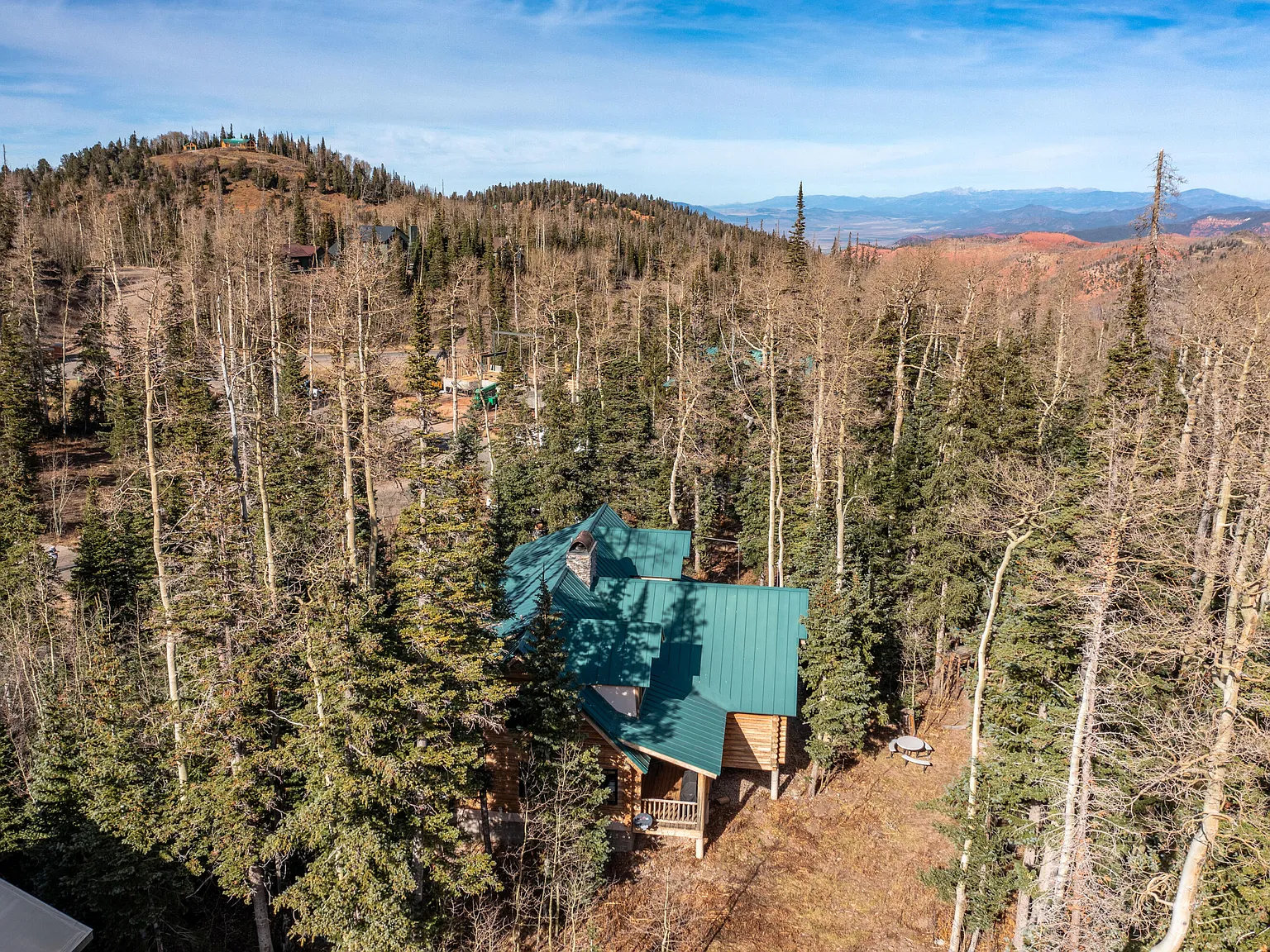 4 bed, 3.5 bath, 3440 sqft — Photo 2