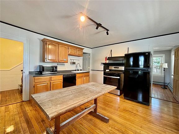 4th image of 42 E Transit St