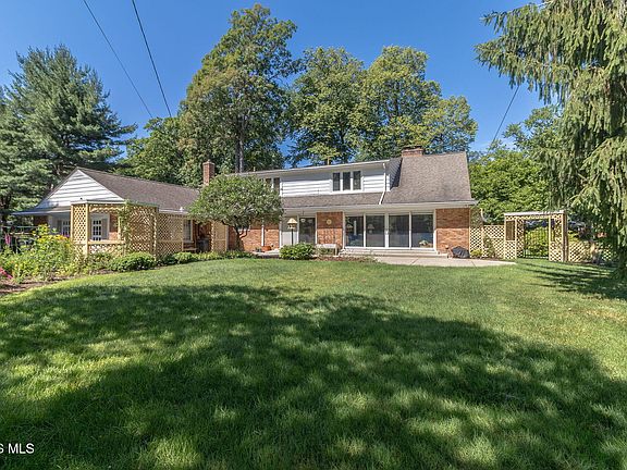 3rd image of 3244 Shakespeare Ln
