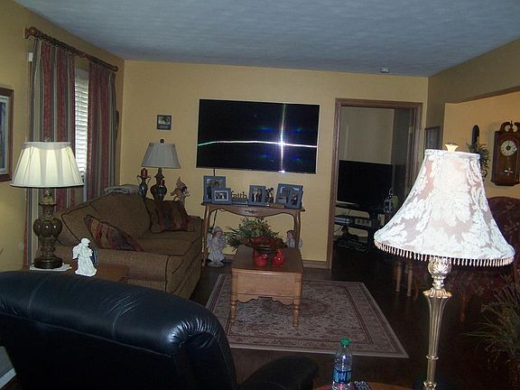 3rd image of 8806 Green St