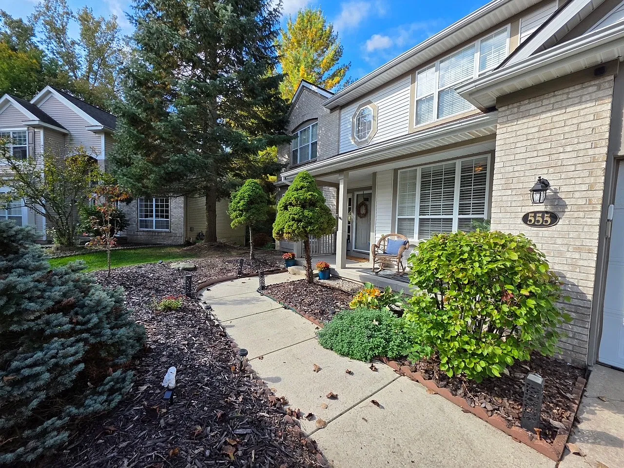 5 bed, 2800 sqft, $4,200 — Photo 2