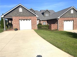 106 Hazelnut Ct, Mount Airy, NC 27030