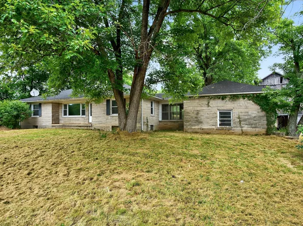 1104 Ruddles Mill Rd, Paris, KY 40361