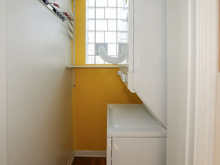 3846 N Southport Ave — Photo 11