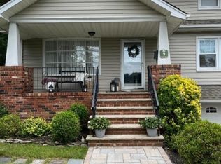 9 Summit Dr, Wayne, NJ 07470