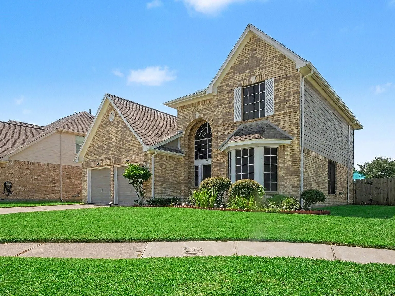 4 bed, 2.5 bath, 2303 sqft, $2,680 — Photo 4