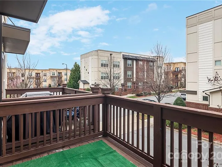 744 Seigle Point Dr — Photo 24