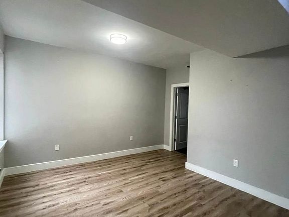 4th image of 698 Chancellor Ave #2