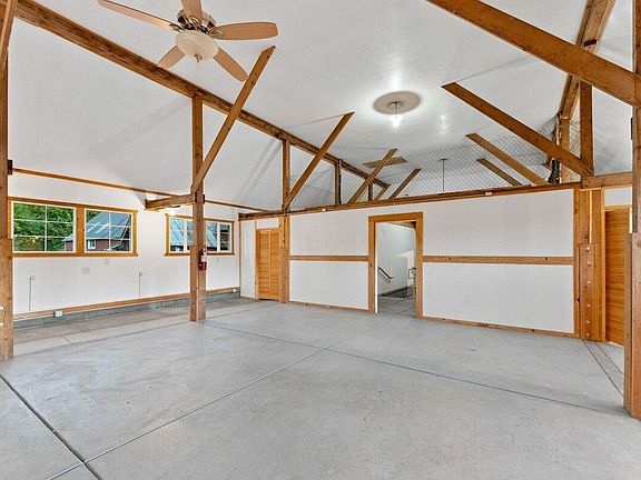 5th image of 110 Squaw Valley Rd