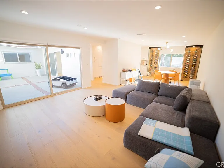 4935 Ocean View Blvd — Photo 6