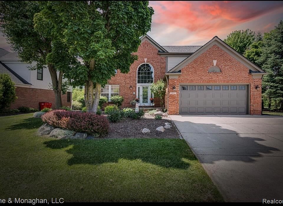 1st image of 54577 Stillwater Dr