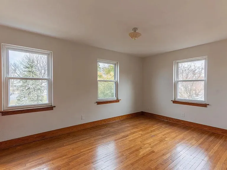 537 Long Ave — Photo 13