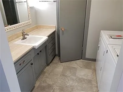 A-10 Master Bathroom