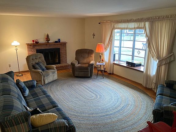4th image of 9639 Circle Dr S