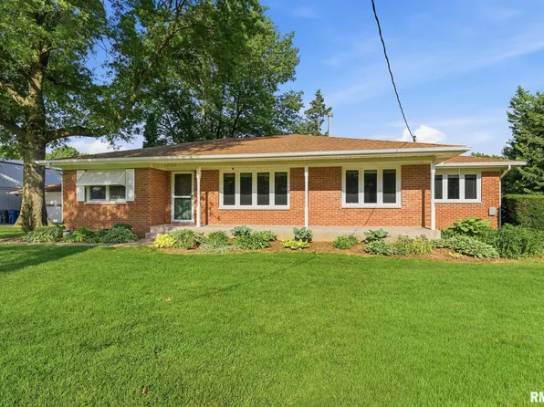 10120 84th St W, Taylor Ridge, IL 61284
