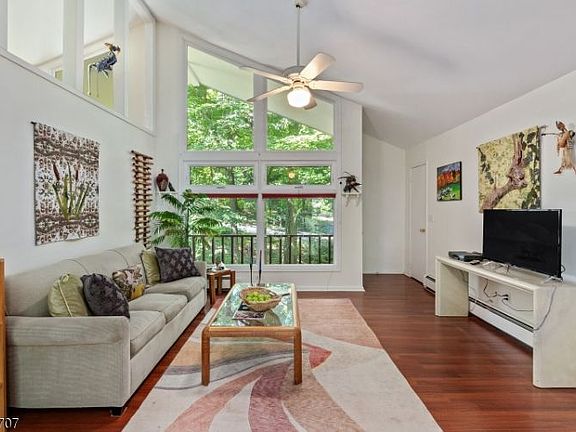 2nd image of 1049 Elm Dr
