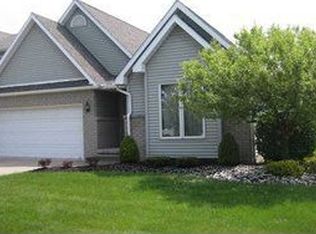 379 White Oak Ln, Grand Island, NY 14072