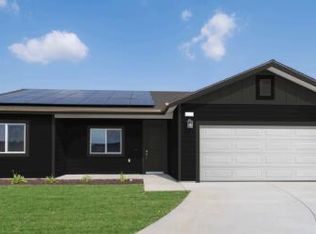 240 Kaweah St, Woodlake, CA 93286