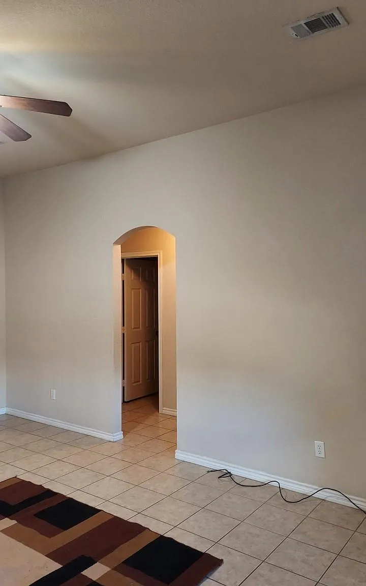 3 bed, 1326 sqft, $1,650 — Photo 2