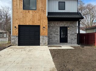 27095 Lawnwood St, Roseville, MI 48066