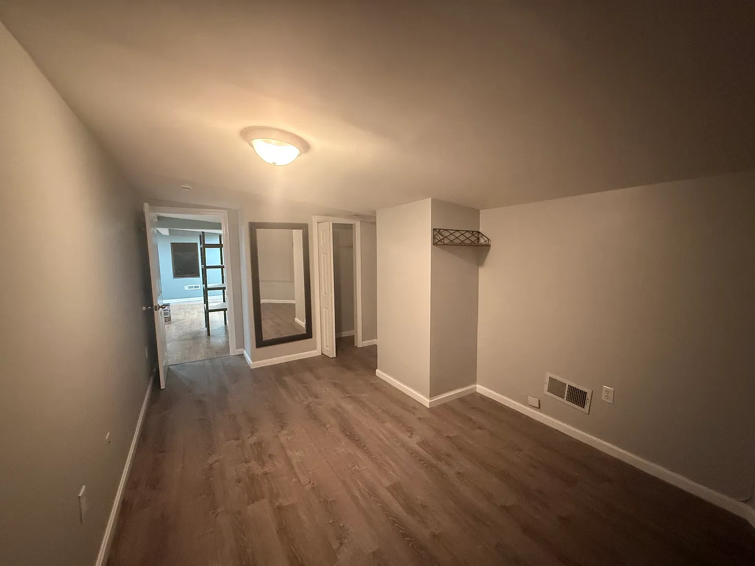 2 bed, 850 sqft, $2,300 — Photo 4