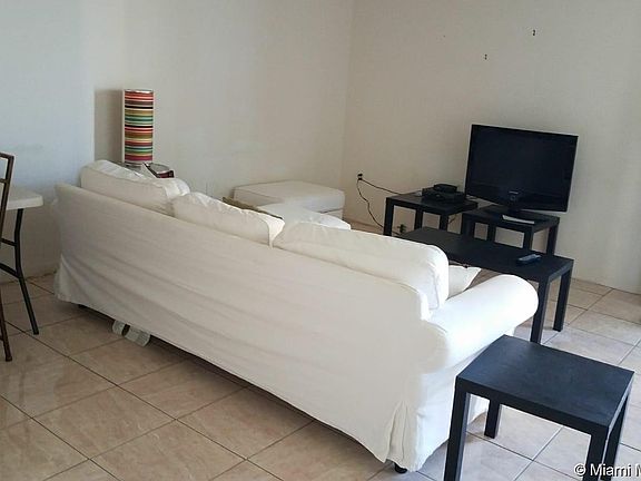 3rd image of 210 174th St APT 1015