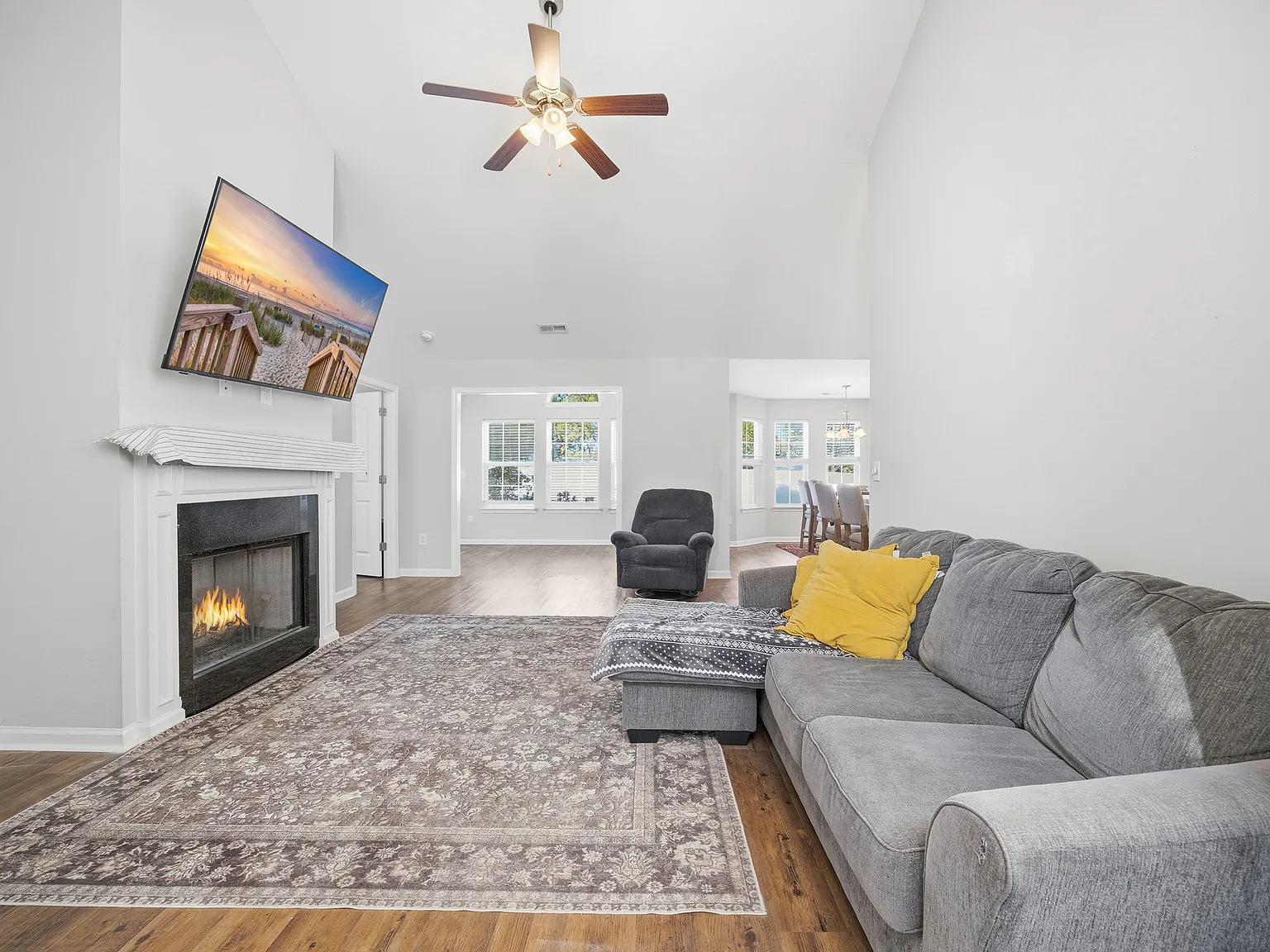 3 bed, 1490 sqft, $2,300 — Photo 4