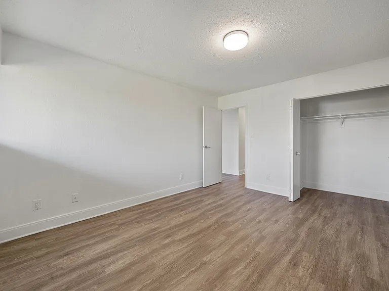 565 Manchester Rd — Photo 17