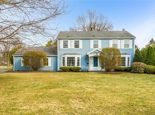 1 Hunters Pointe, Pittsford, NY 14534