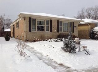 9448 Lawler Ave, Skokie, IL 60077
