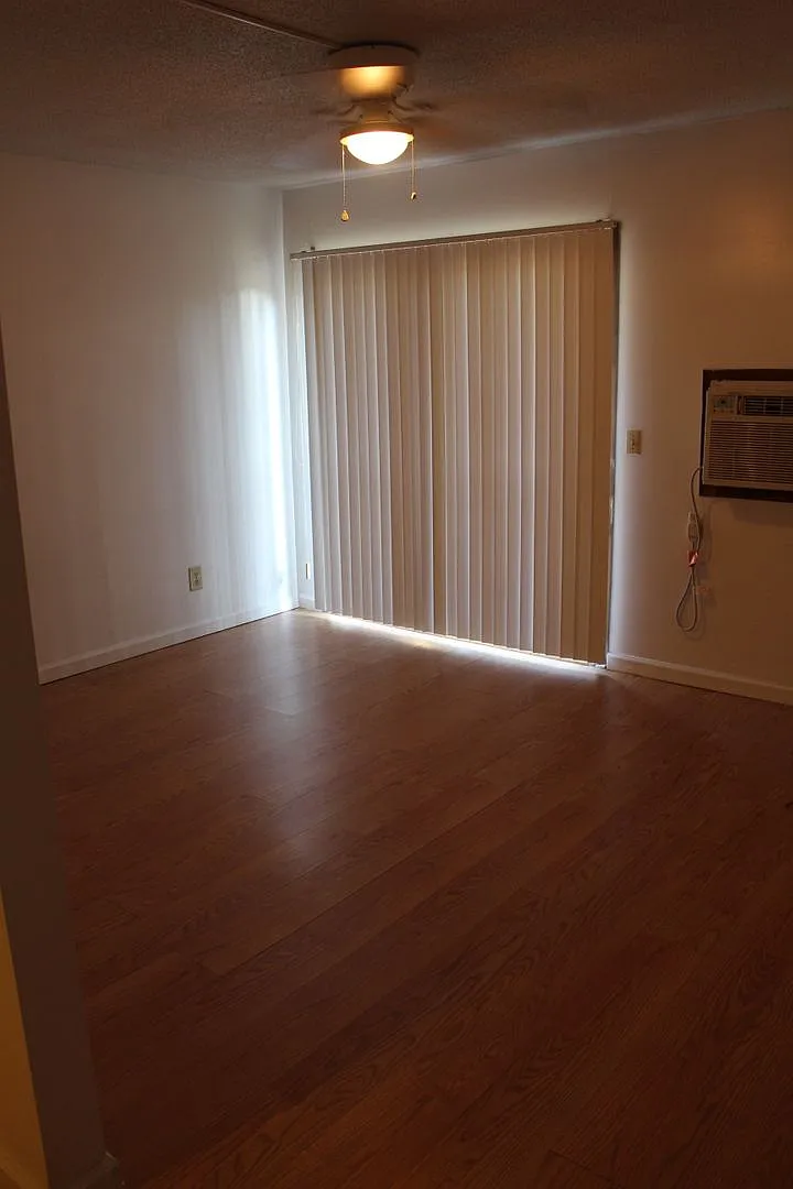 Efficient 1 Bedrooms at the Knolls — Photo 2