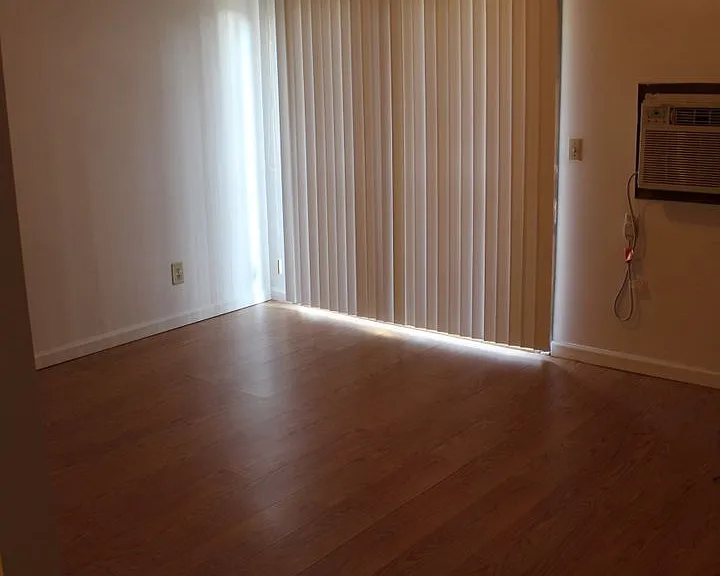 123 College Heights Blvd — Photo 2
