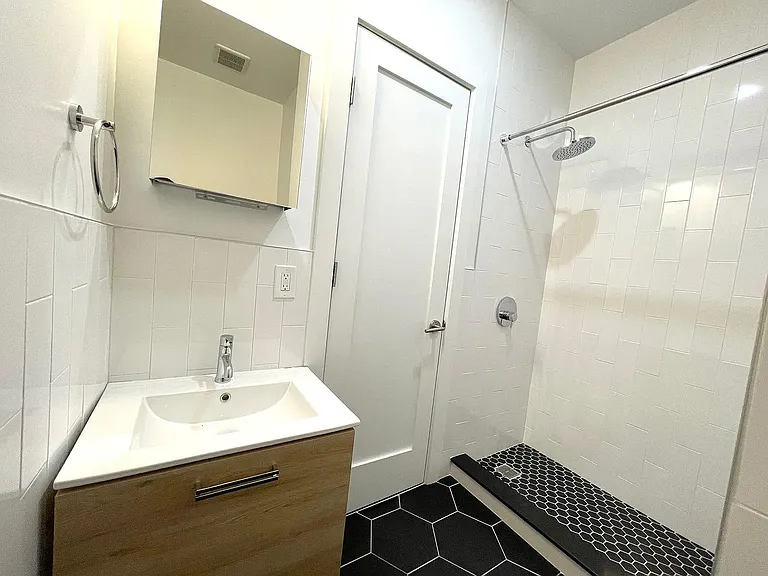 334 E 9th St #7 — Photo 5