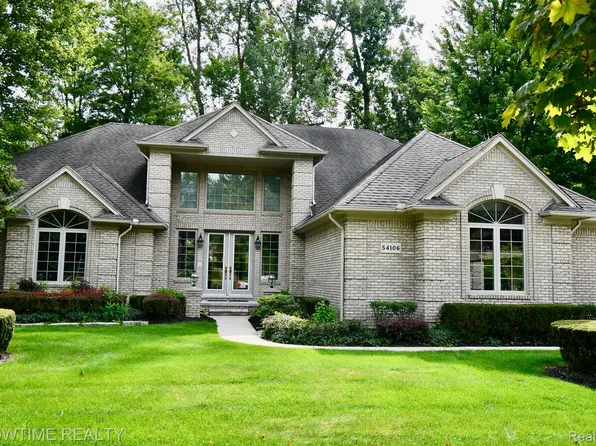 54106 Longneedle Dr, Shelby Township, MI 48315