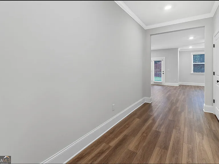 127 Vivian Ln — Photo 7