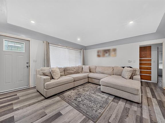 2nd image of 3048 Dixie Ct