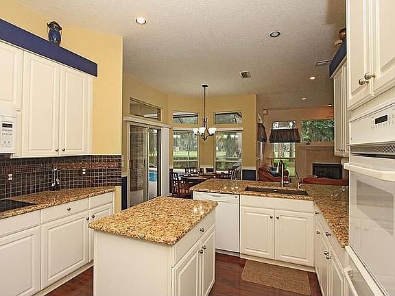 3rd image of 709 Oak Cove Ct