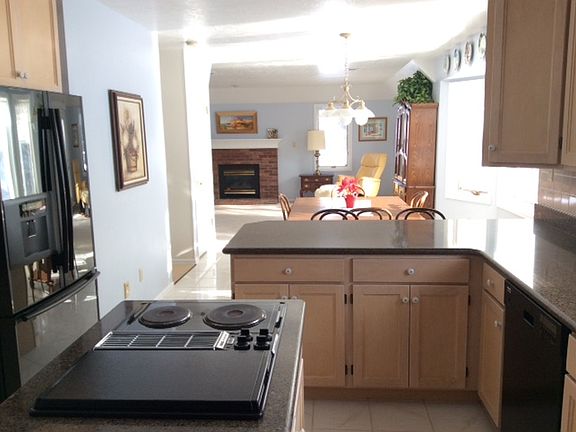 4th image of 425 Faith Dr