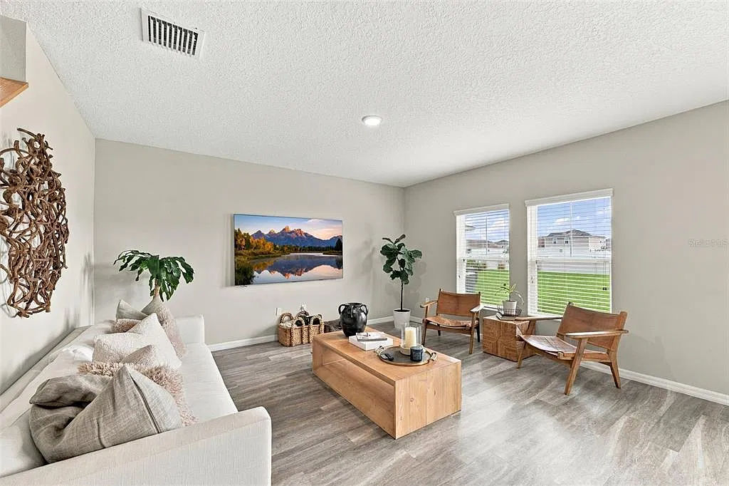 5 bed, 3.0 bath, 2470 sqft, $3,100 — Photo 3