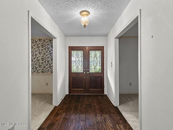 5th image of 312 Glen Cove Rd